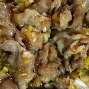 豚肉だって相性抜群！油淋鶏のタレで豚丼